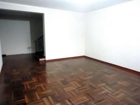 Oficina Administrativa En Casa De 145 M2,5 Ambientes.2 Pisos. 1 Estacionam.