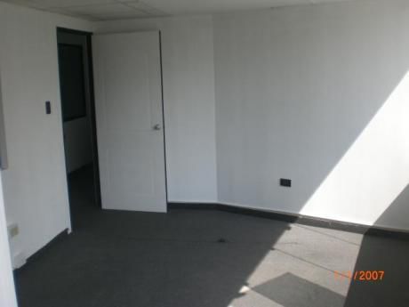 Oficina 80 M2. En Edificio Empresarial Moderno Representativo. 4 Ambientes