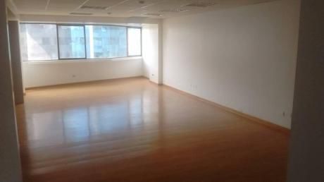 Oficina En Edificio Empresarial, 180 M2. Sin Amoblar. 7 Ambientes. Aire Acond.