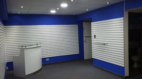 Bonita Y Amplia Oficina De 130 M2. 7 Ambientes. 2 Baño Completo.