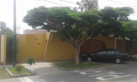 Id - 50232 Venta De Linda Casa En Surco, Frente Al C. C. Jockey Plaza