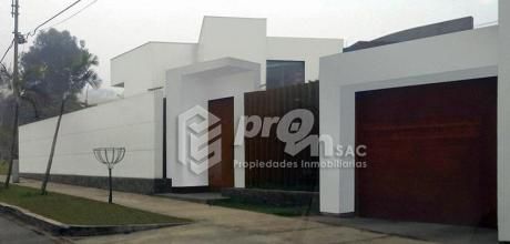 La Molina Vieja – Hermosa Casa En Esquina Frente A Parque