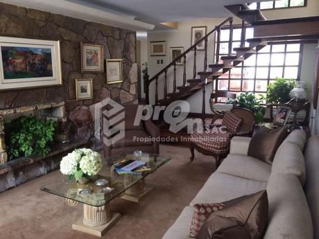 Miraflores Oportunidad, Casa Con Buena Ubicación Y Excelente Distribución
