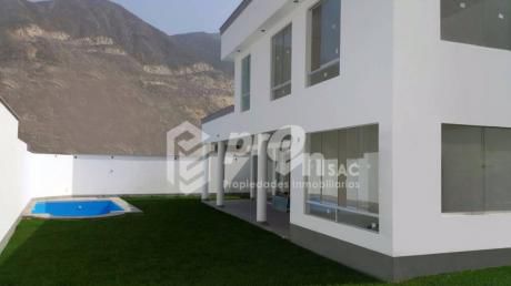 La Planicie – Estreno, Casa De Finos Acabados Y Buena Iluminación