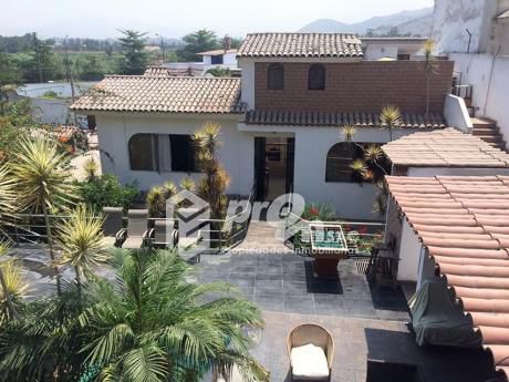La Estancia Oeste – Casa De 2 Pisos Con Excelente Distribución, Zona Residencial