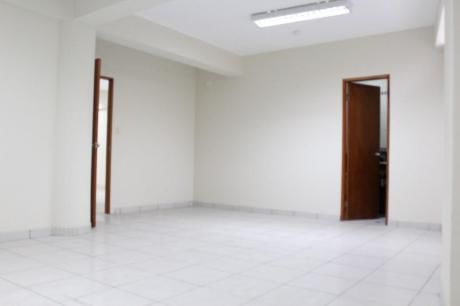 Alquilo Oficina Miraflores 93 M2 A Un Paso Parque Kennedy