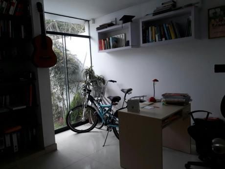 Impresionante Casa De 300 M2 A Precio De Ocasión En Urbanización Las Magnolias