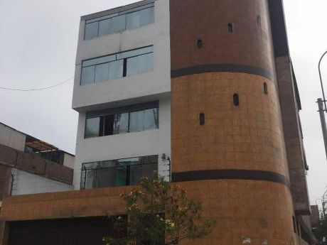 Se Alquila Edificio Para Oficinas Comerciales - área De 300 M2.