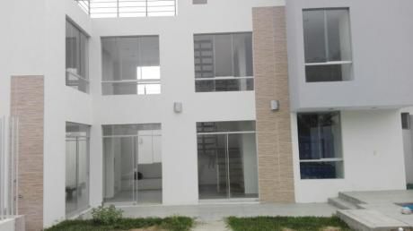 Mejia - Condominio Casa Con Piscina