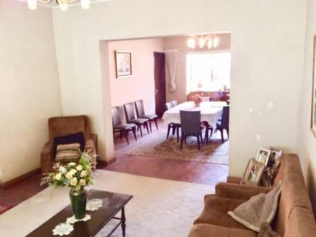 Se Vende Casa En Res. Privada En El Cercado