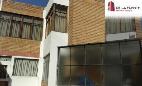 ¡en Plena Av! Vendo Casa En Desniveles, Cayma