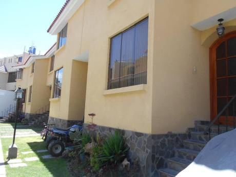 Se Vende Linda Casa Con Excelente Ubicación En Cayma