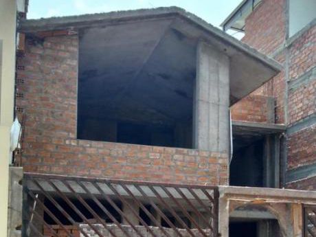 Casa En Casco Rojo En Challapampa