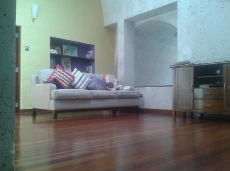 Casa Estilo Colonial, J. L. B. Y R.