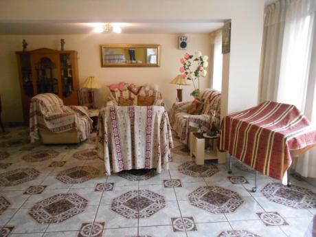 Excelente Casa En Venta A 2 Cuadras Del Parque Lambramani