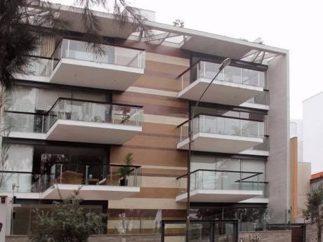 Se Vende Departamento Flat - Frente A Parque - Primer Piso