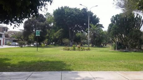 Bajo De Precio! Casa Frente Al Parque Urb. La Ensenada La Molina