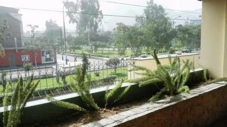 Casa Amplia Frente A Parque Lista Para Habitar
