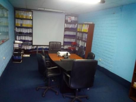 Casa De 3 Pisos Actualmente Funciona Como Oficina