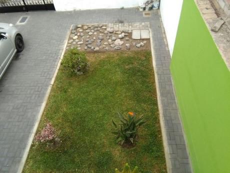 Casa En Calle Privada Cerca A Parque