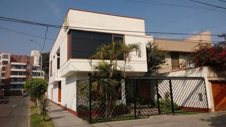 Vendo Céntrica Casa En Monterrico Con Piscina Y 4 Cocheras