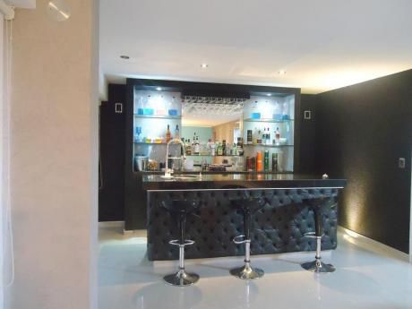 Venta De Amplio Dpto. Dúplex, En Surco