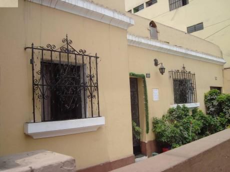 Vendo Excelente Casa En Zona Comercial De Surquillo