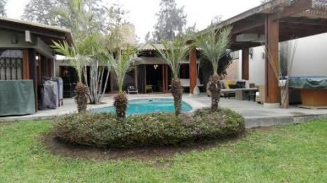 Casa En Venta En Urb. El Sauce De La Rinconada De La Molina 1,263 M2