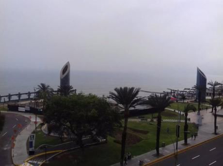 Alquilo Departamento Amplio En Miraflores, Vista Al Mar