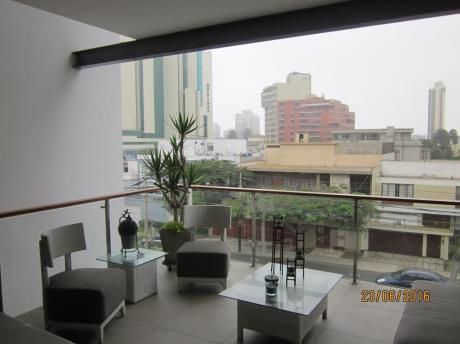 San Isidro. Venta De Elegante Departamento En La Av Las Flores Cerca Al Golf.