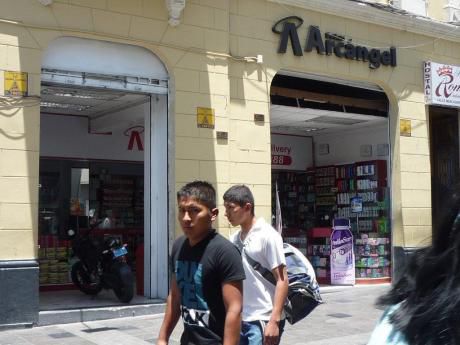 Alquiler Local Arequipa (mercaderes), Local Full Comercial, Alto Transito.