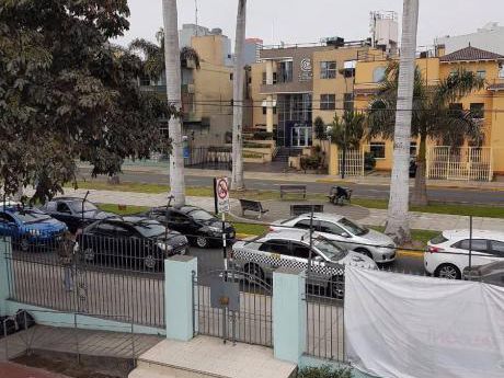 Local Comercial / Oficinas / Terreno - Venta O Alquiler - San Isidro - Esquina
