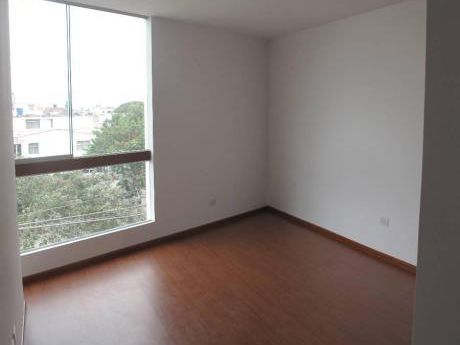 Venta De Departamento En Surco, A Pocas Cuadras Del Ovalo Higuereta