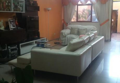 Casa En Venta En Los Olivos - 2 Cdras. De Municipalidad
