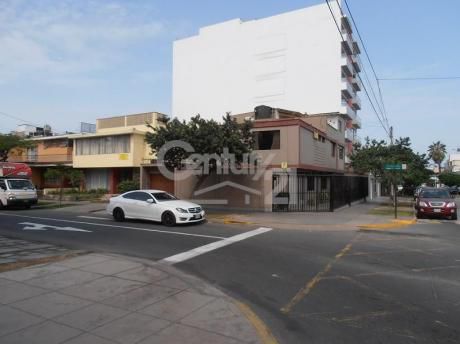 Casa En Esquina En Venta - Miraflores