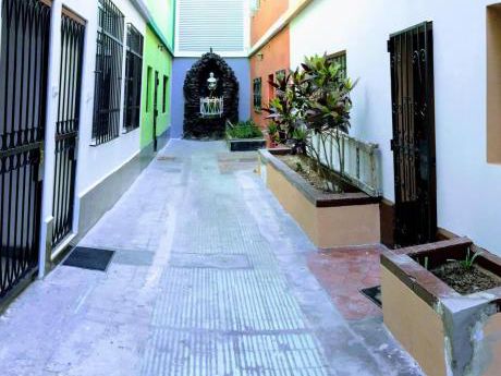 Re/max Vende Casa Céntrica En La Victoria