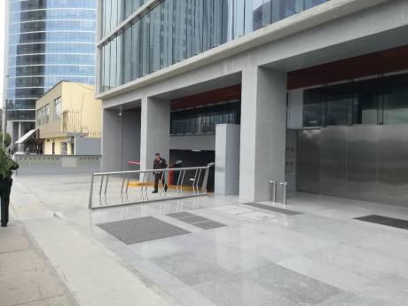 Re/max Alquila Oficina Prime En Estreno, Sanhatan - San Isidro