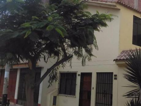 Re/max Vende Casa En En Los Cedros De Villa - Chorrillos