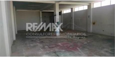 Oportunidad! Vendo Local Comercial De Tres Pisos, Ideal Para Empresas