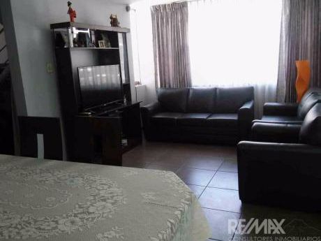 Se Vende Cómoda E Iluminada Casa En Urb. Juan Pablo Vizcardo Y Guzmán