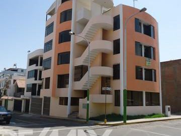 Lindo Duplex Ubicado En Edificio En Esquina, En Urb. Privada De C. Colorado.