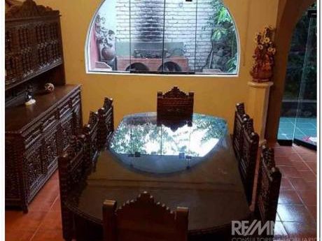 Vendo Hermosa Casa Ubicada En Zona Muy Tranquila De Arequipa