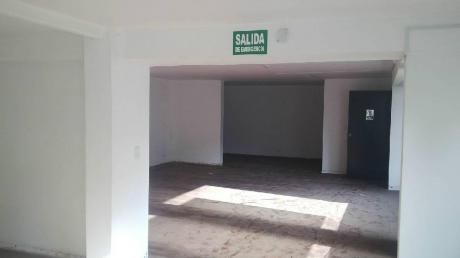 Se Alquila Local Comercial Amplio Y Excelente Zona