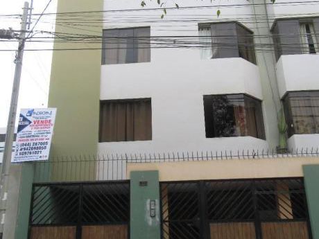 Las Flores: Remato Minidepartamento Frenta A Parque Y A Espalda De La Ucv. Quinto Piso