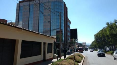 Casa En Urb. La Florida Con Frentera A La Av 28 De Julio