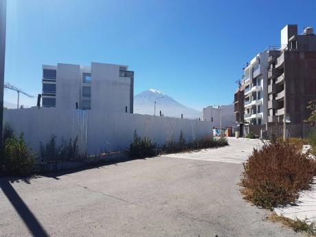 Vendo Terreno 299.61 M2 Residencial Privada De Cayma, Cerca A La Av Ejercito.