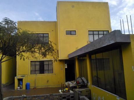 Vendo Casa De 300 M2 Con 06 Habitaciones Y Departamento En Alto Selva Alegre.