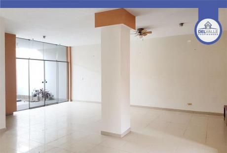 Alquiler De Casa En Piura | Urb. Cocos Del Chipe - 300 M2.