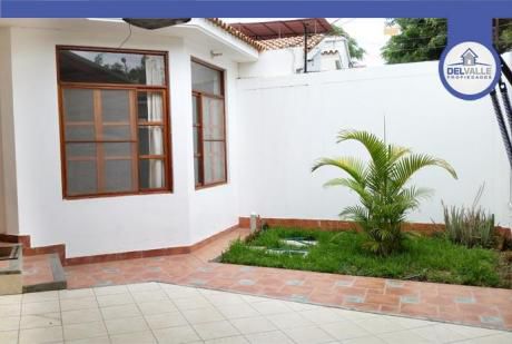 Alquiler De Casa En Piura | Urb. San Eduardo - At. 220 M2.