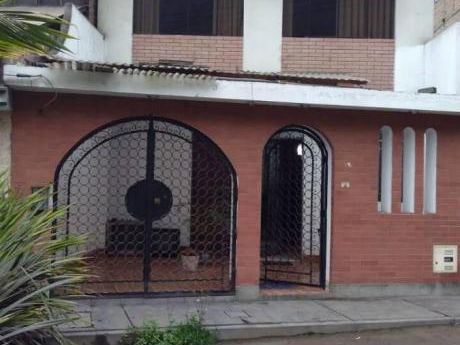 Se Vende Bonita Casa En Urb. Mangomarca Muy Cerca De La Av Gran Chimu En Sjl.